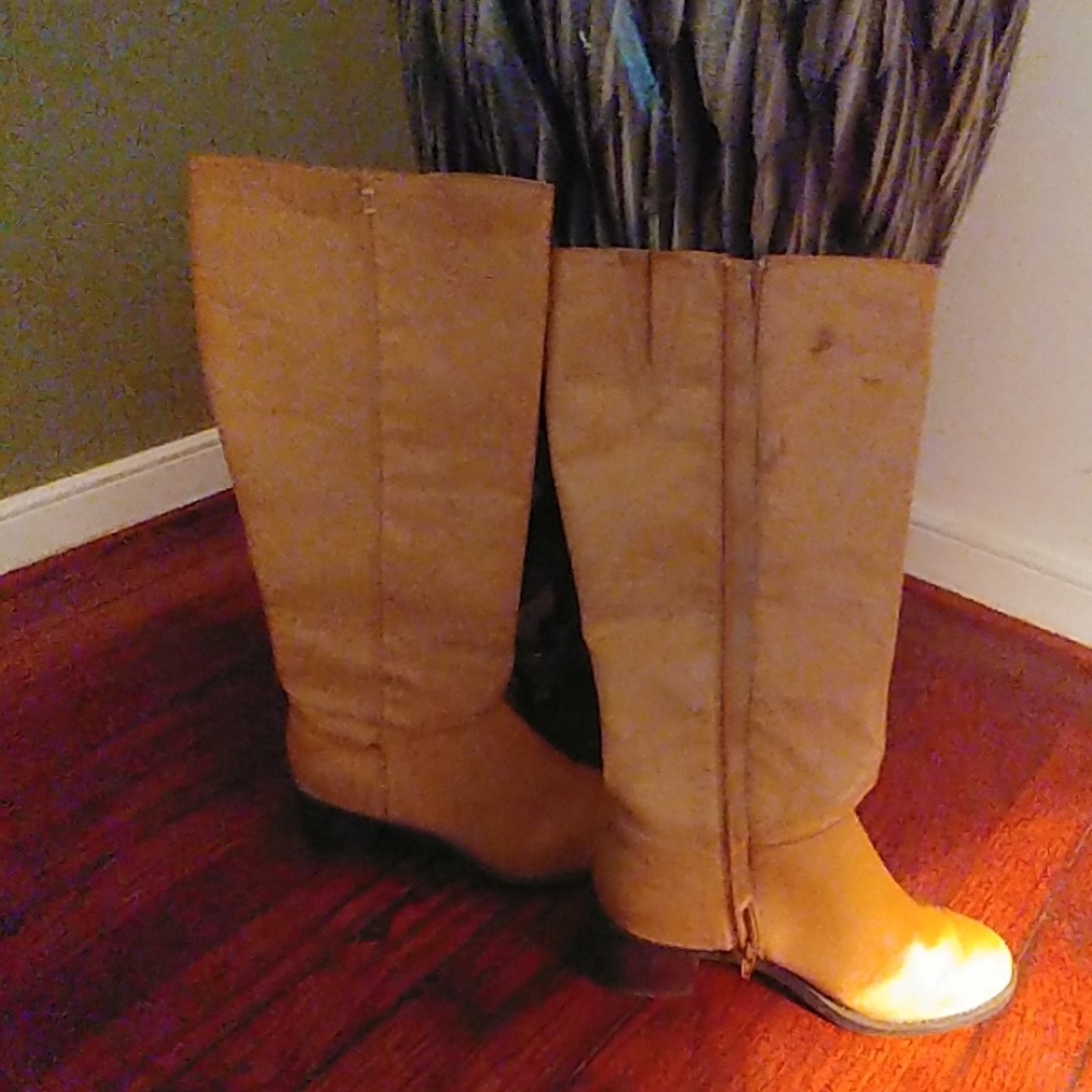 Boots - Picture 2 of 3
